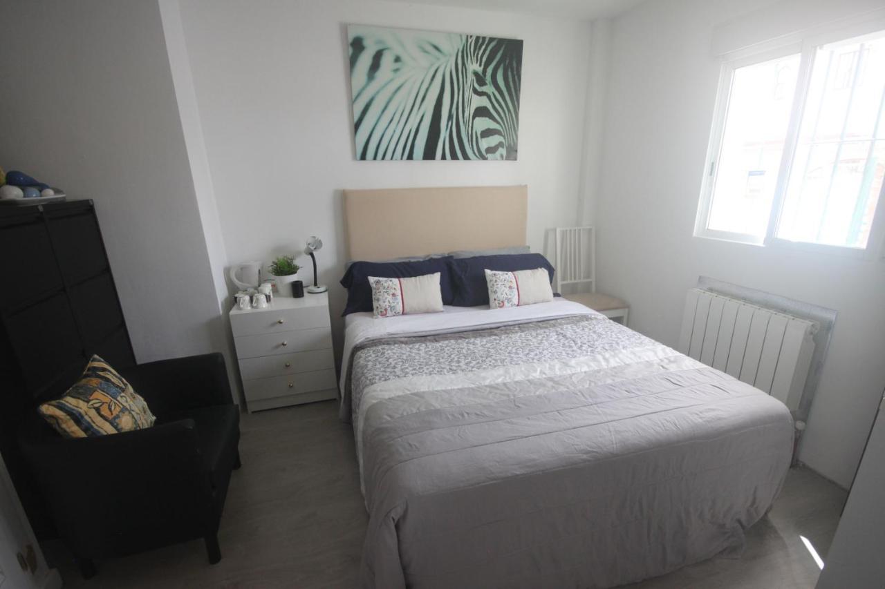 Little Peaceful Retreat Room With Bath, Heating, Terrace, Free Wifi Fridge Easy Parking Marbella Exteriér fotografie