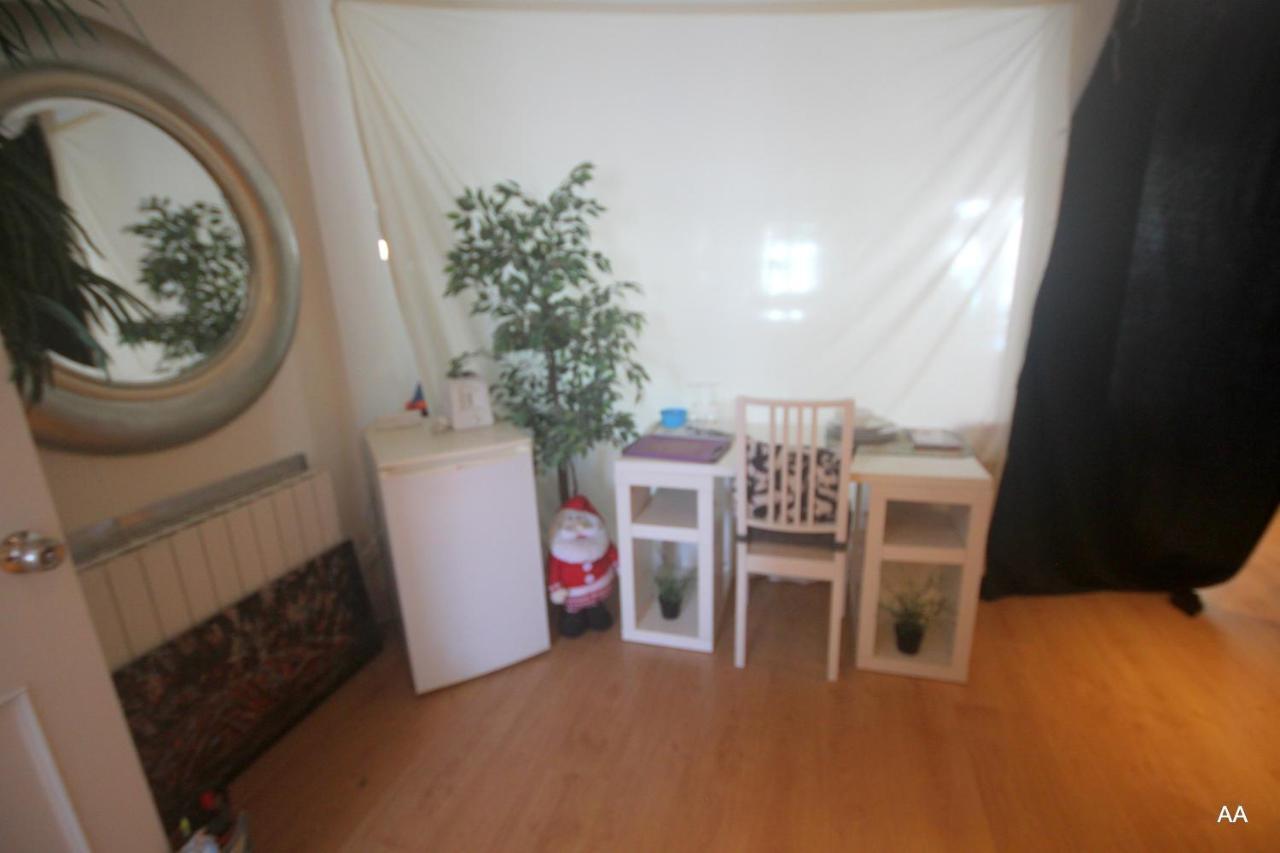 Little Peaceful Retreat Room With Bath, Heating, Terrace, Free Wifi Fridge Easy Parking Marbella Exteriér fotografie